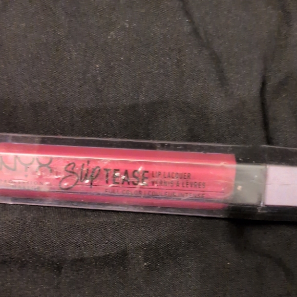 Random Beauty Bundle - Picture 4 of 12